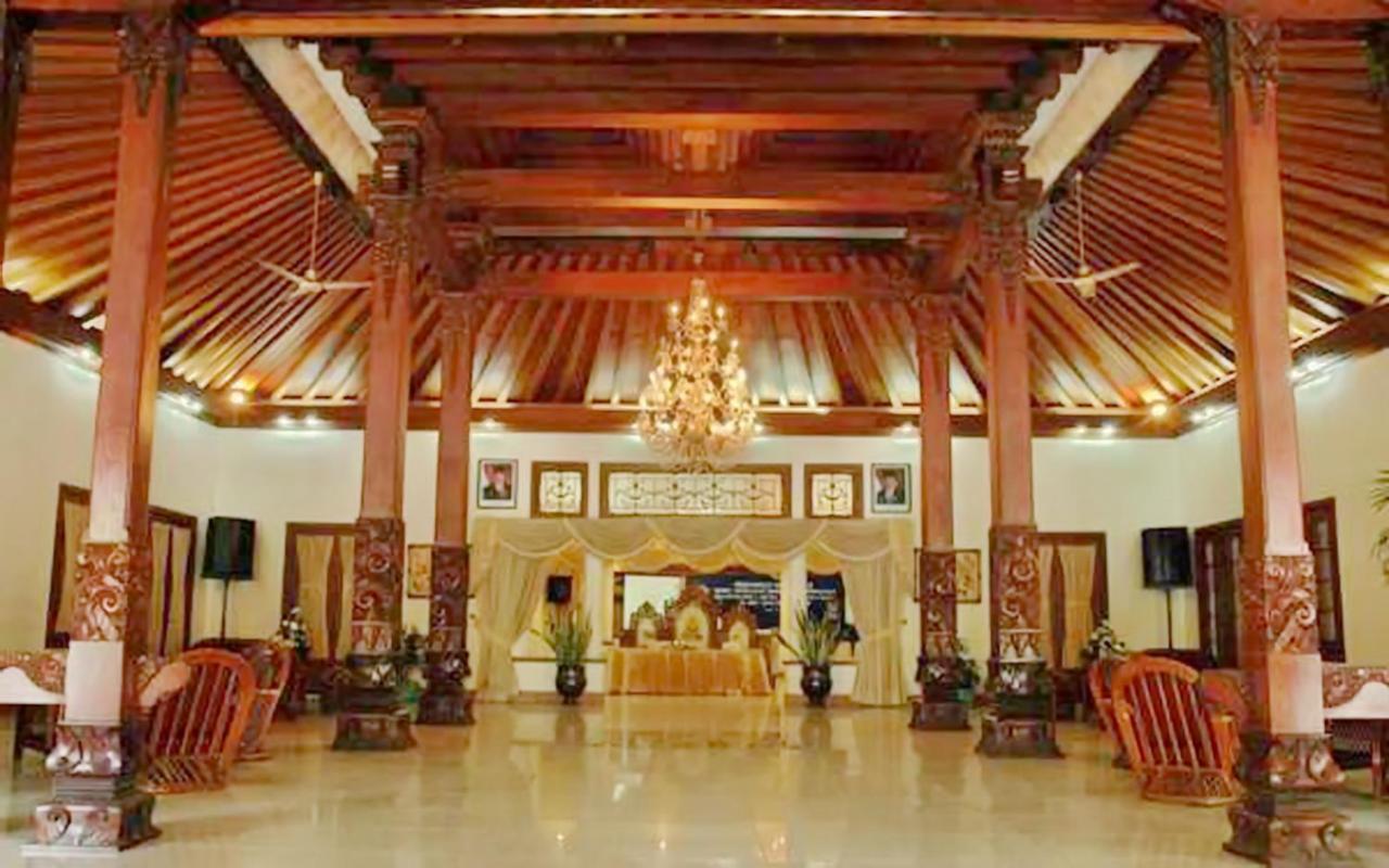 Отель Dana Surakarta  Экстерьер фото